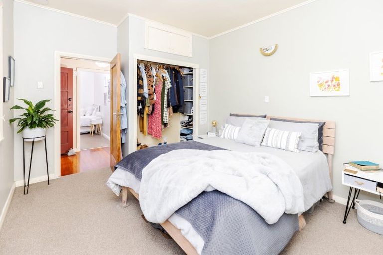 Photo of property in 90 Forest Lake Road, Forest Lake, Hamilton, 3200