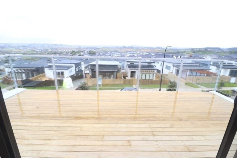 Photo of property in 40 Ascension Crescent, Orewa, 0931