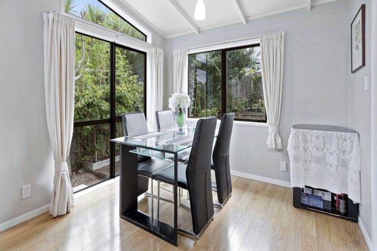 Photo of property in 30 Mannering Place, Hillcrest, Auckland, 0627