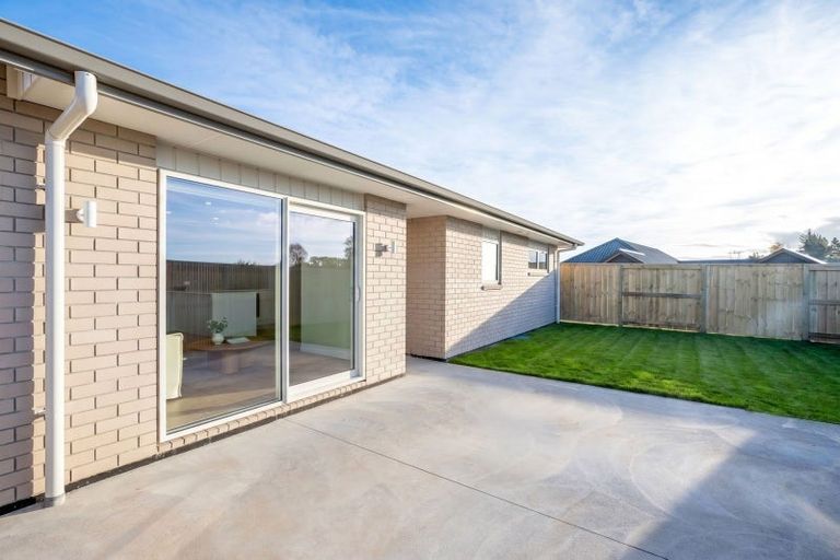Photo of property in 19a Silverwood Lane, Leamington, Cambridge, 3495