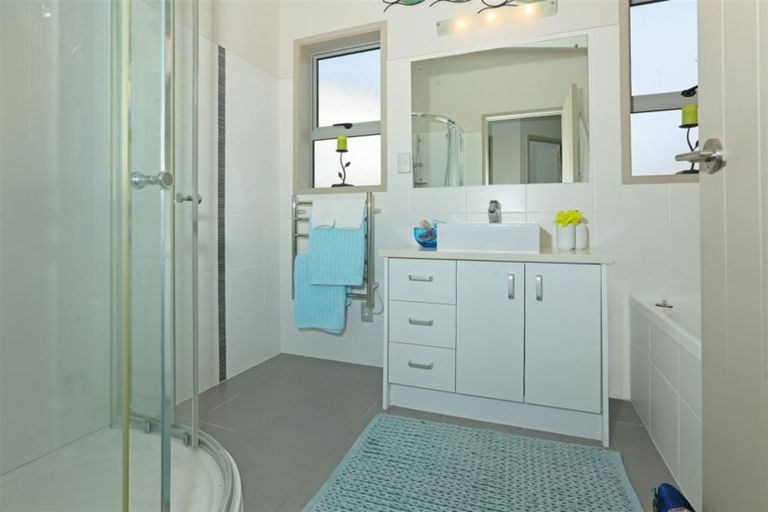 Photo of property in 15 Vino Cina Heights, Ranui, Auckland, 0612