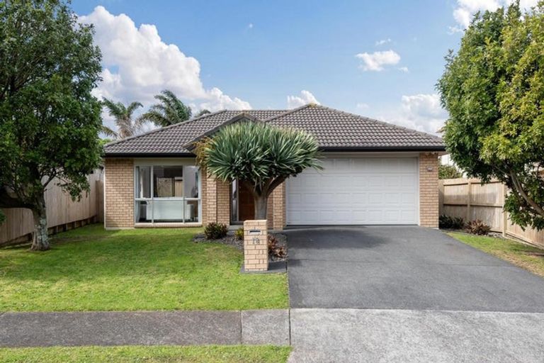 Photo of property in 18 Lissleton Drive, East Tamaki, Auckland, 2013