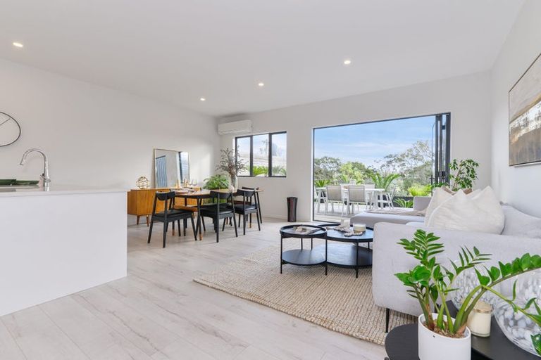 Photo of property in 19d Tawa Road, Te Atatu Peninsula, Auckland, 0610