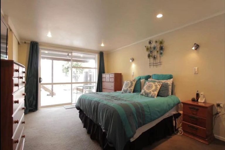 Photo of property in 8 Kay Drive, Blockhouse Bay, Auckland, 0600