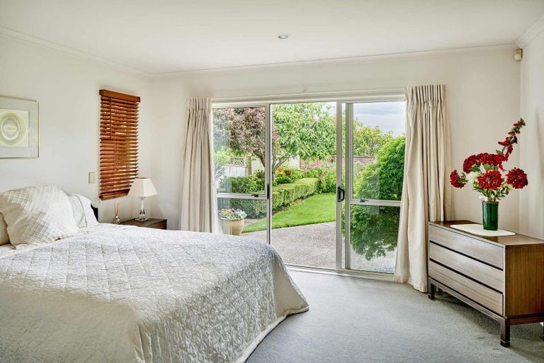 Photo of property in 98 Samwell Drive, Whitby, Porirua, 5024