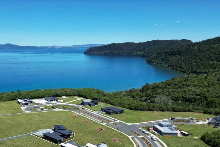 Photo of property in 8 Broadleaf Way, Kinloch, Taupo, 3377