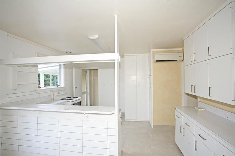 Photo of property in 30 Pinehurst Crescent, Russley, Christchurch, 8042