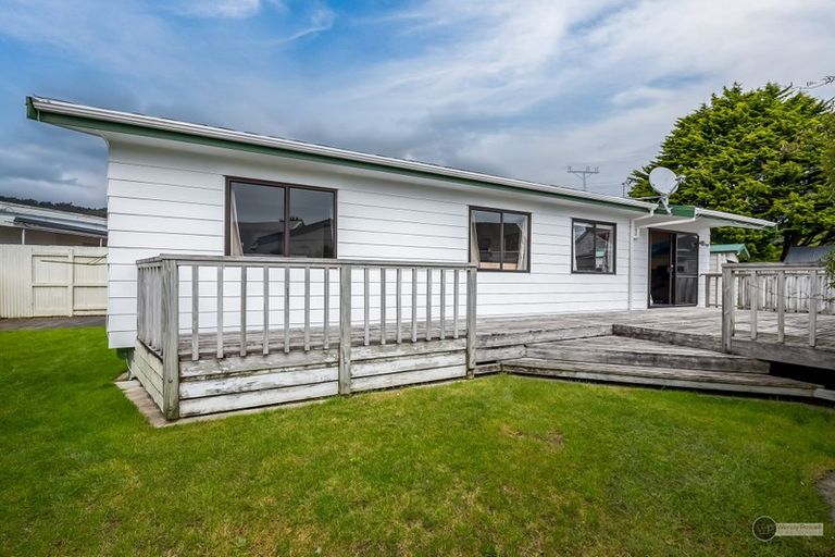 Photo of property in 2/15 Gibson Crescent, Naenae, Lower Hutt, 5011