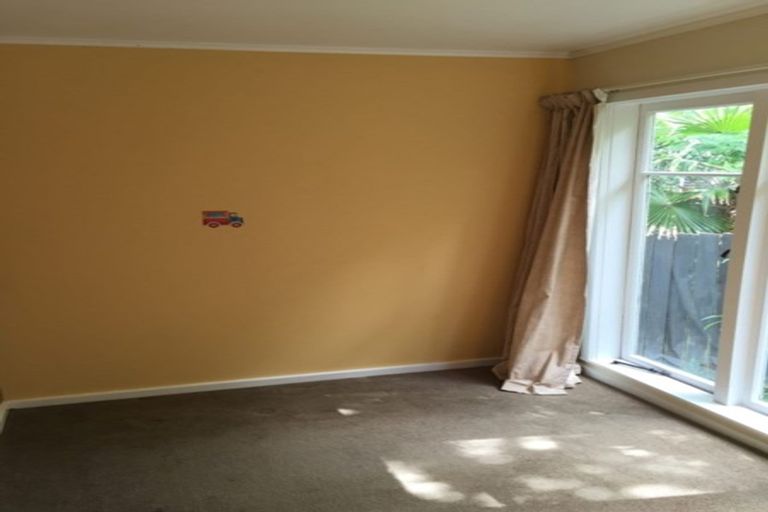 Photo of property in 1a Trojan Crescent, New Lynn, Auckland, 0600