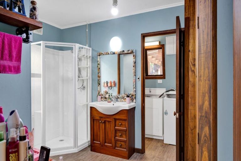 Photo of property in 9 Beach Road, Patea, 4520