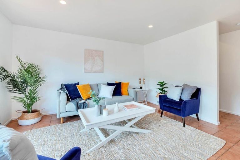 Photo of property in 3/70 Fernhill Way, Oteha, Auckland, 0632