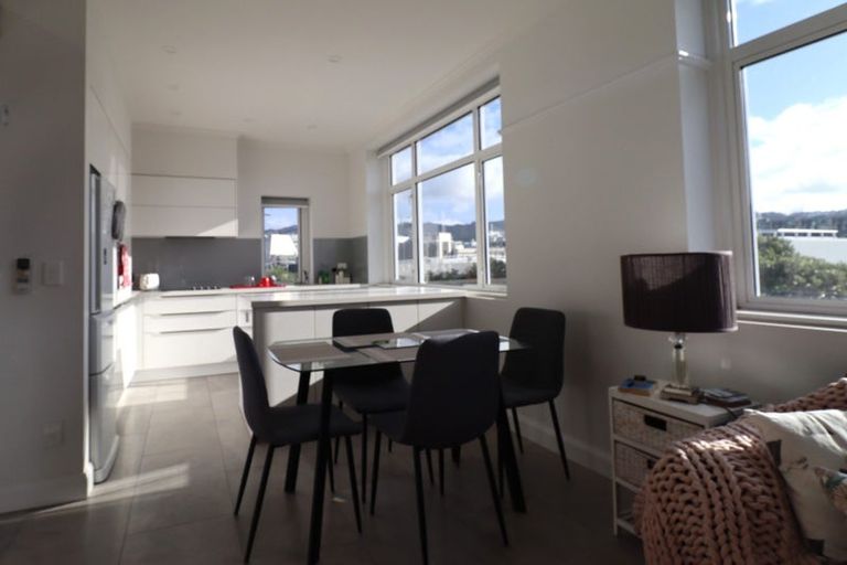 Photo of property in Fountain Court, 1/48 Oriental Parade, Oriental Bay, Wellington, 6011