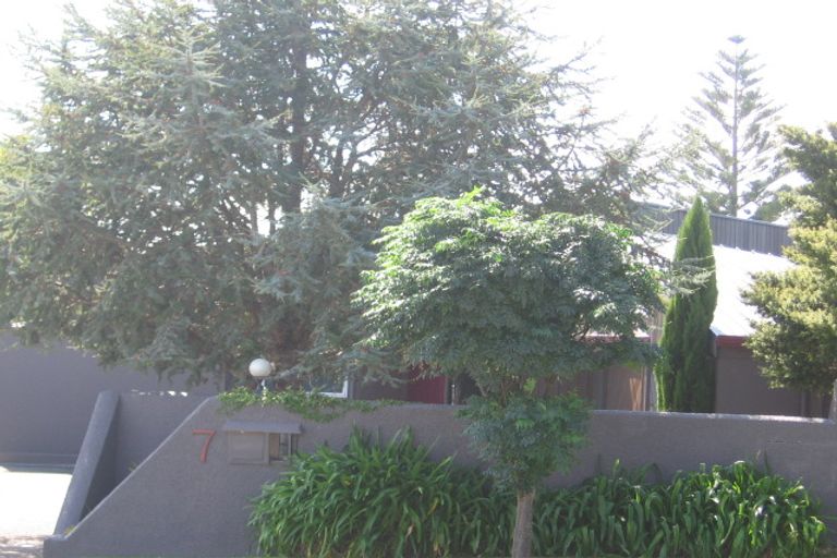 Photo of property in 7 Bournemouth Terrace, Murrays Bay, Auckland, 0630