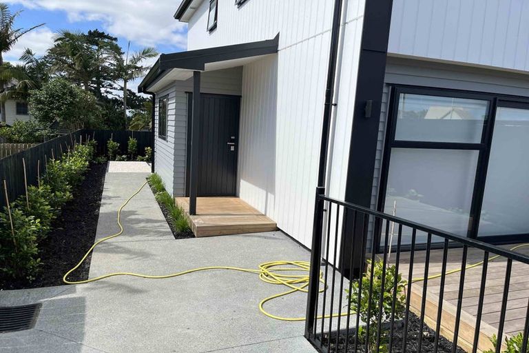 Photo of property in 109c Hobsonville Road, West Harbour, Auckland, 0618
