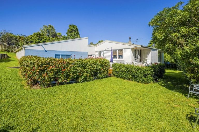 Photo of property in 8 Miro Place, Waiuku, 2123