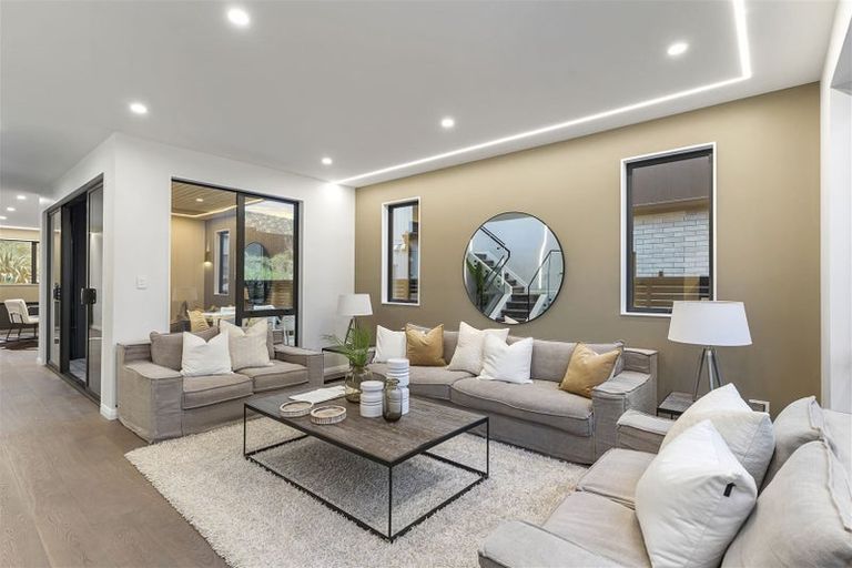 Photo of property in 8 Kumukumu Road, Long Bay, Auckland, 0630