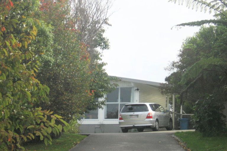 Photo of property in 12 Oakleigh Street, Maungaraki, Lower Hutt, 5010