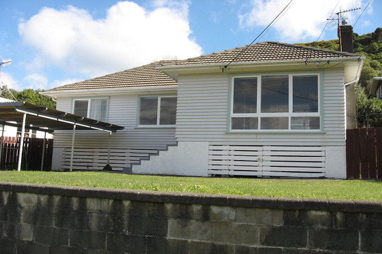 Photo of property in 10 Bledisloe Crescent, Wainuiomata, Lower Hutt, 5014