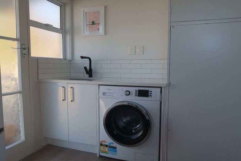 Photo of property in 1/23 Lake Road, Northcote, Auckland, 0627