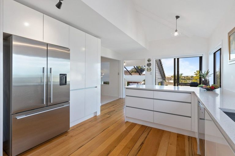 Photo of property in 4 Calypso Place, Rothesay Bay, Auckland, 0630