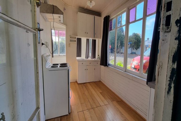 Photo of property in 80 Shakespeare Road, Bluff Hill, Napier, 4110