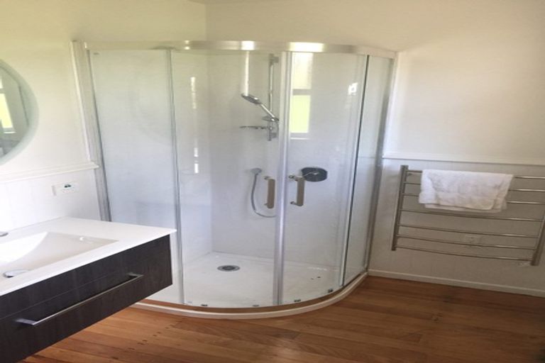 Photo of property in 11 Burrow Road, Pukekohe, 2120