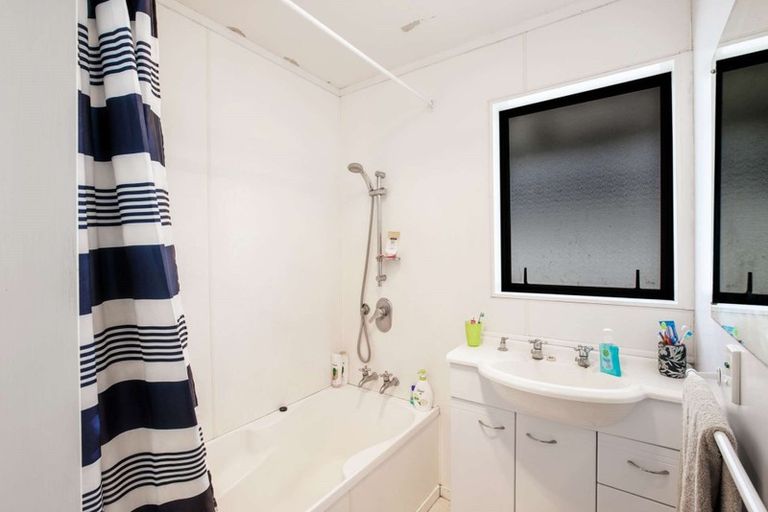 Photo of property in 35 Huia Street, Waiuku, 2123