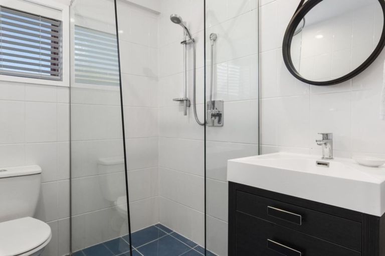 Photo of property in 8 Robin Lane, Browns Bay, Auckland, 0630