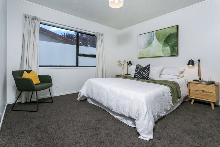 Photo of property in 1/14 Greenvalley Rise, Glenfield, Auckland, 0629