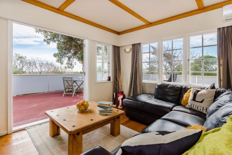 Photo of property in 1 Ruru Street, Waikanae, 5036