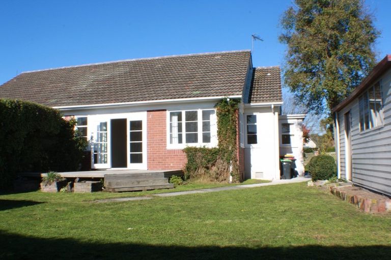 Photo of property in 11 Coopers Road, Dallington, Christchurch, 8061