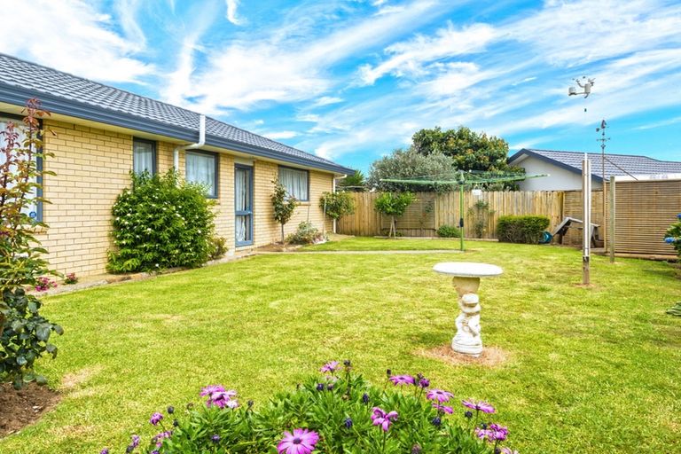 Photo of property in 21 Pitt Avenue, Clendon Park, Auckland, 2103