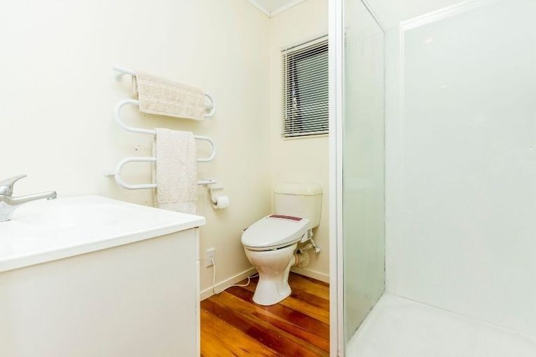 Photo of property in 1/22 Arcadia Crescent, Bayview, Auckland, 0629