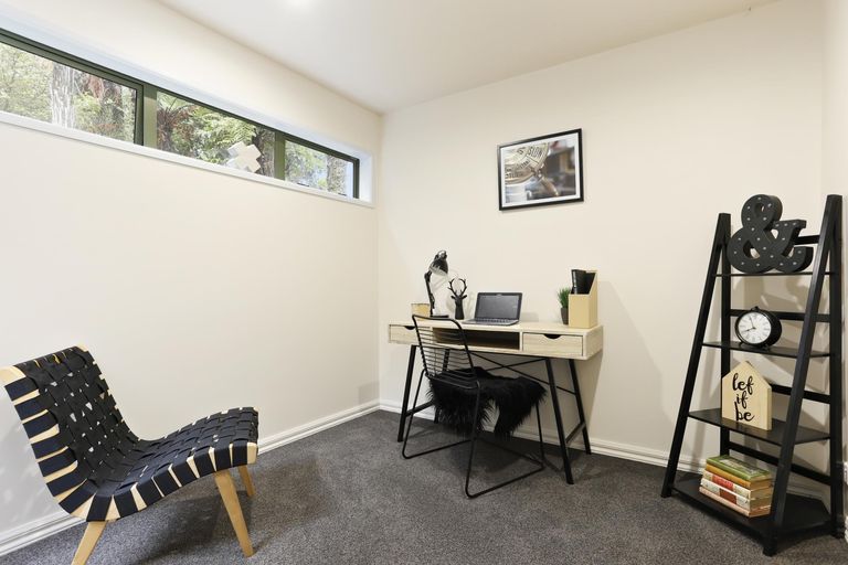 Photo of property in 31 Turanga Road, Henderson Valley, Auckland, 0612