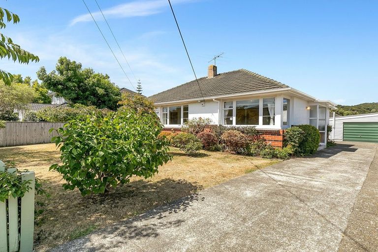 Photo of property in 5 Courtenay Road, Heretaunga, Upper Hutt, 5018