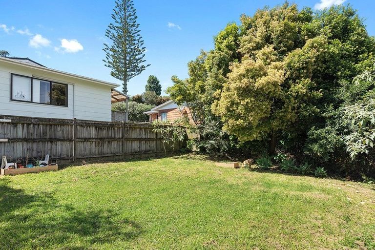 Photo of property in 26 Selwyn Crescent, Forrest Hill, Auckland, 0620