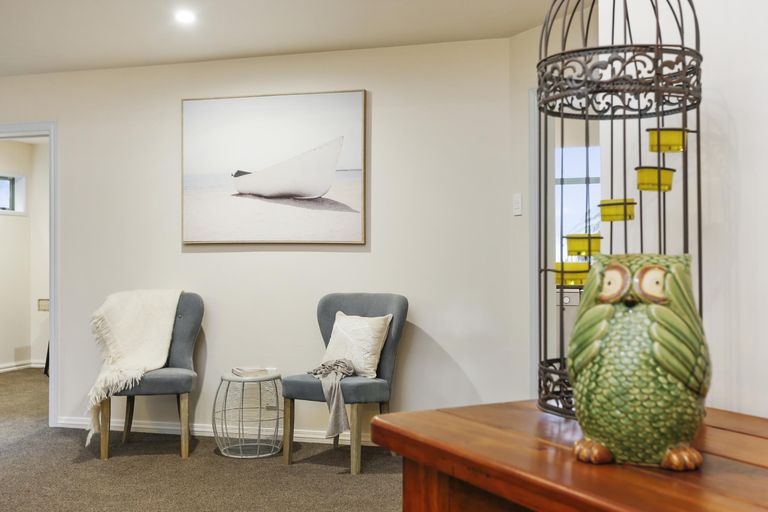 Photo of property in 31 Turanga Road, Henderson Valley, Auckland, 0612