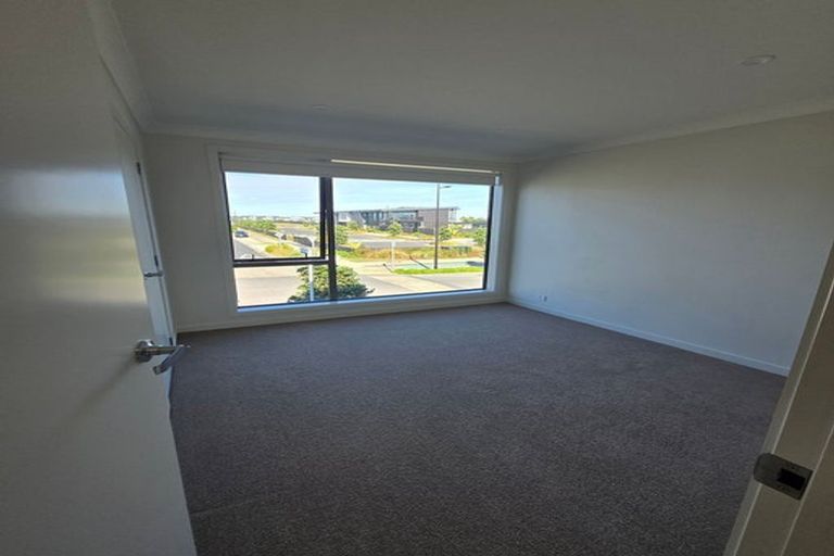 Photo of property in 8 Park Green Avenue, Rosehill, Papakura, 2113