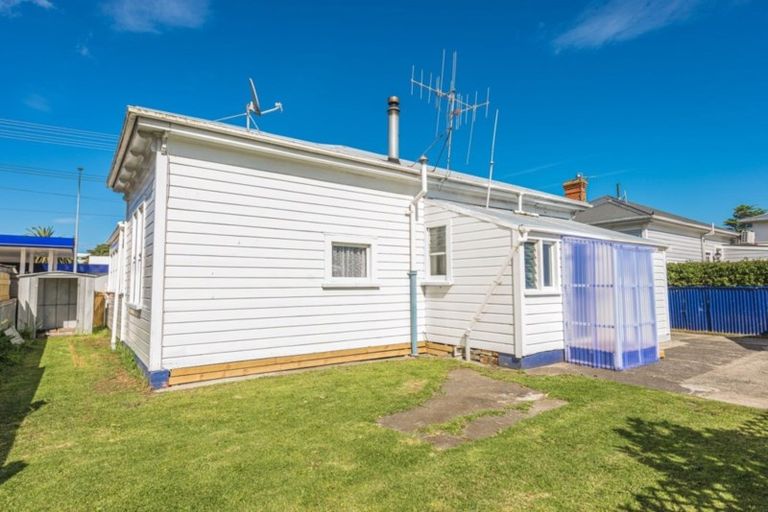 Photo of property in 16 Carlton Avenue, Gonville, Whanganui, 4501