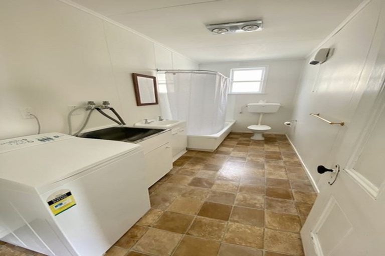 Photo of property in 23 Royal Crescent, Saint Kilda, Dunedin, 9012