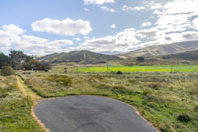 Photo of property in 28 Reefview Way, Flat Point, 5883