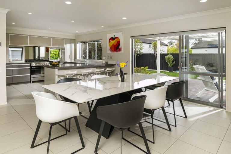 Photo of property in 17 Oak View Terrace, Schnapper Rock, Auckland, 0632