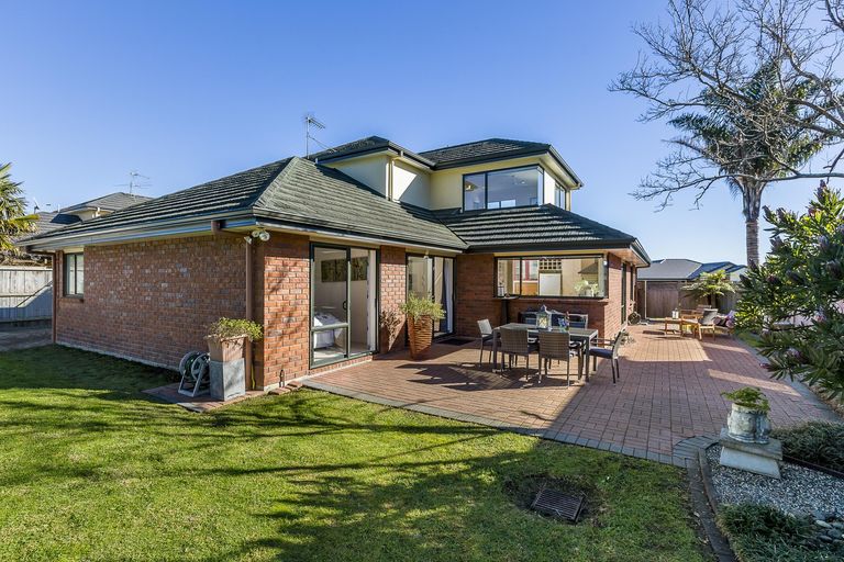 Photo of property in 12 Blackwood Drive, Wattle Downs, Auckland, 2103