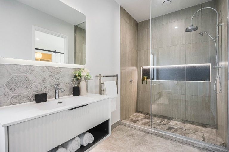 Photo of property in 106 Metoriti Crescent, Karaka, 2124