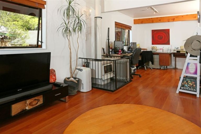 Photo of property in 23 Darcy Place, Massey, Auckland, 0614