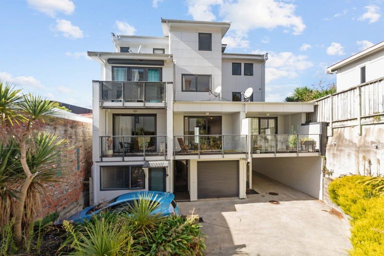 Photo of property in 2/464 Adelaide Road, Berhampore, Wellington, 6023