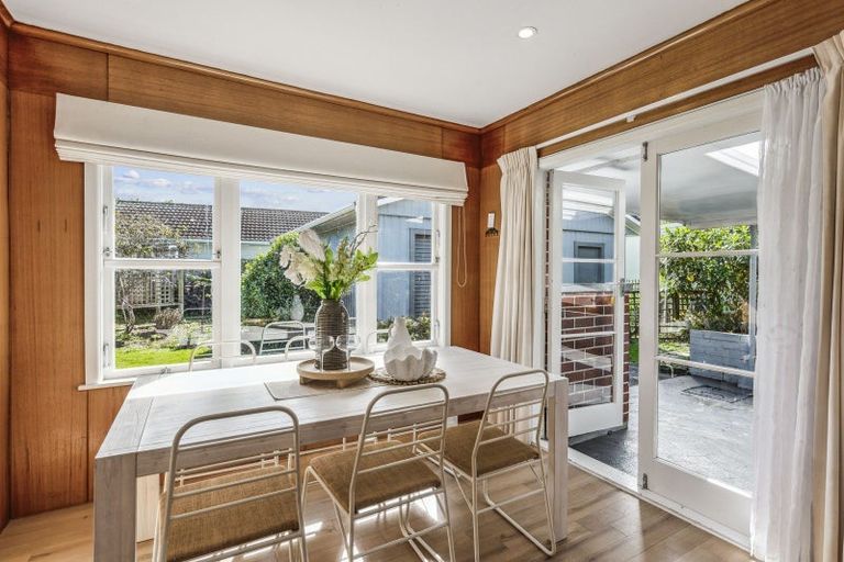 Photo of property in 6 Walton Avenue, Waikanae, 5036