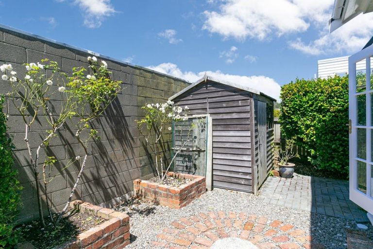 Photo of property in 15 Lucknow Terrace, Khandallah, Wellington, 6035