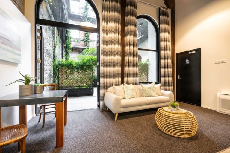 Photo of property in 3/5 Jetty Street, Dunedin Central, Dunedin, 9016