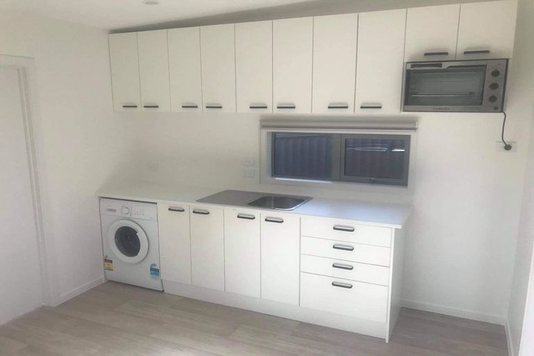 Photo of property in 7 Skyla Place, Massey, Auckland, 0614